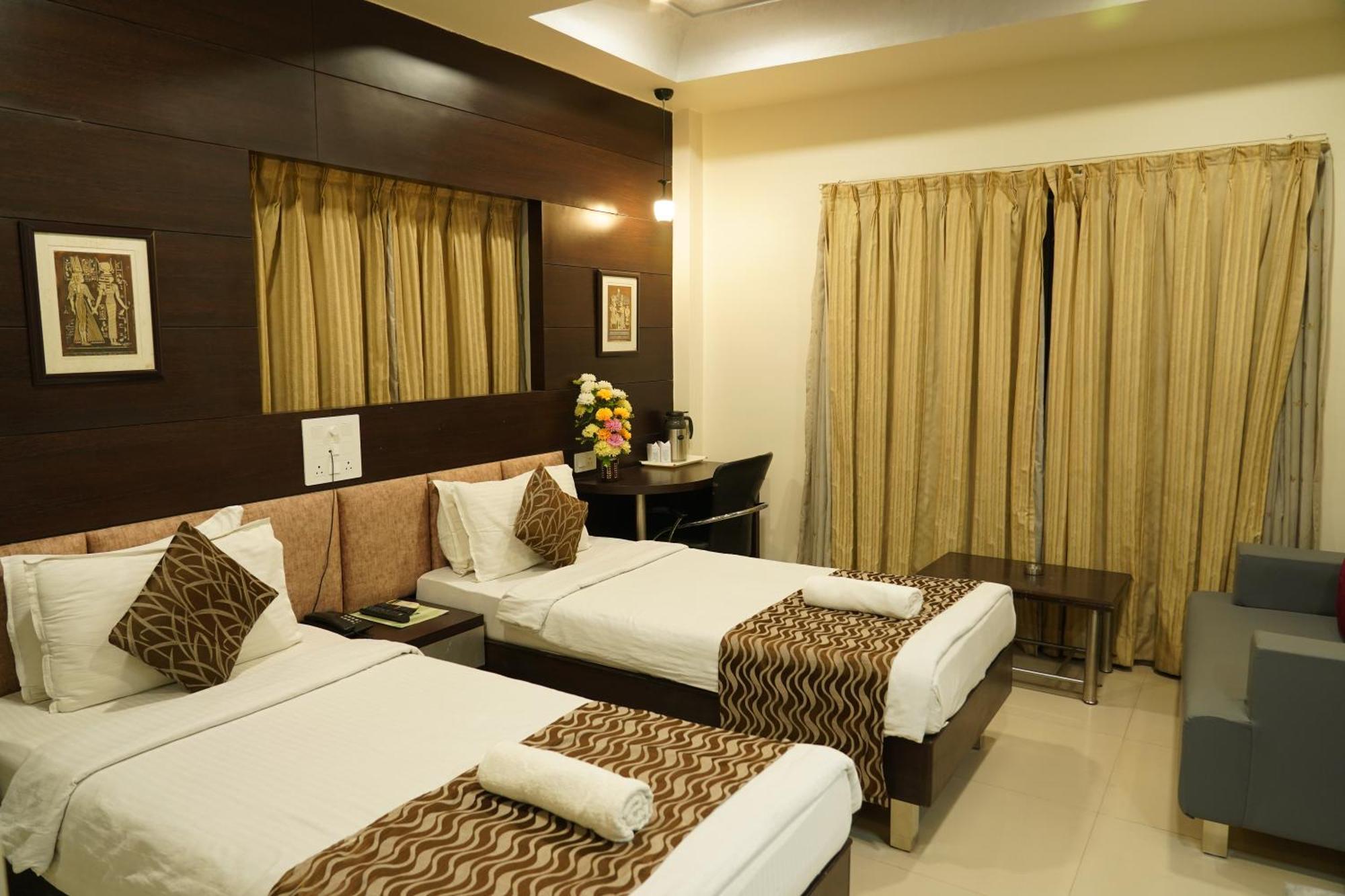 Marshall The Grand Hotel Ahmedabad Extérieur photo