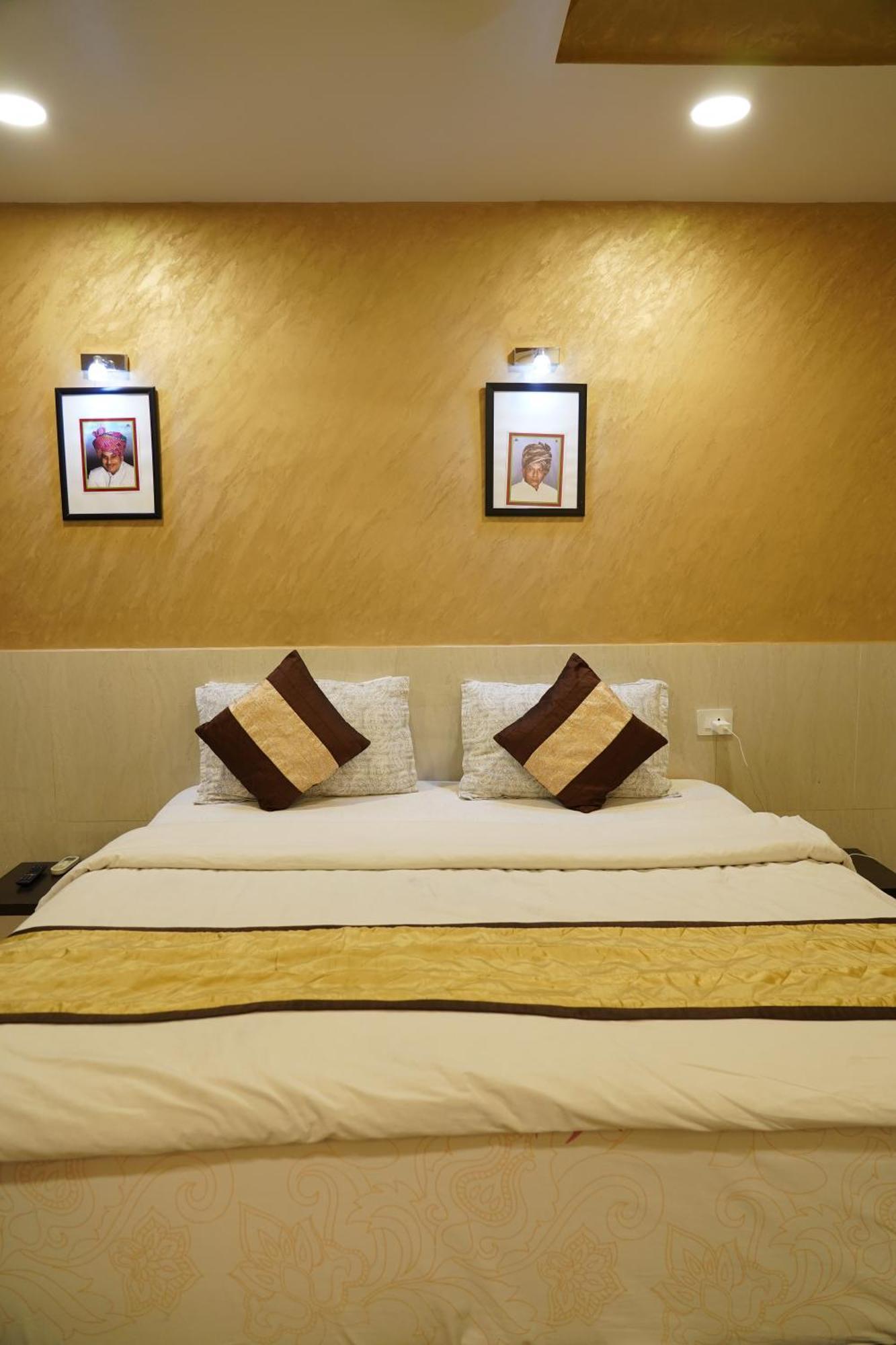 Marshall The Grand Hotel Ahmedabad Extérieur photo