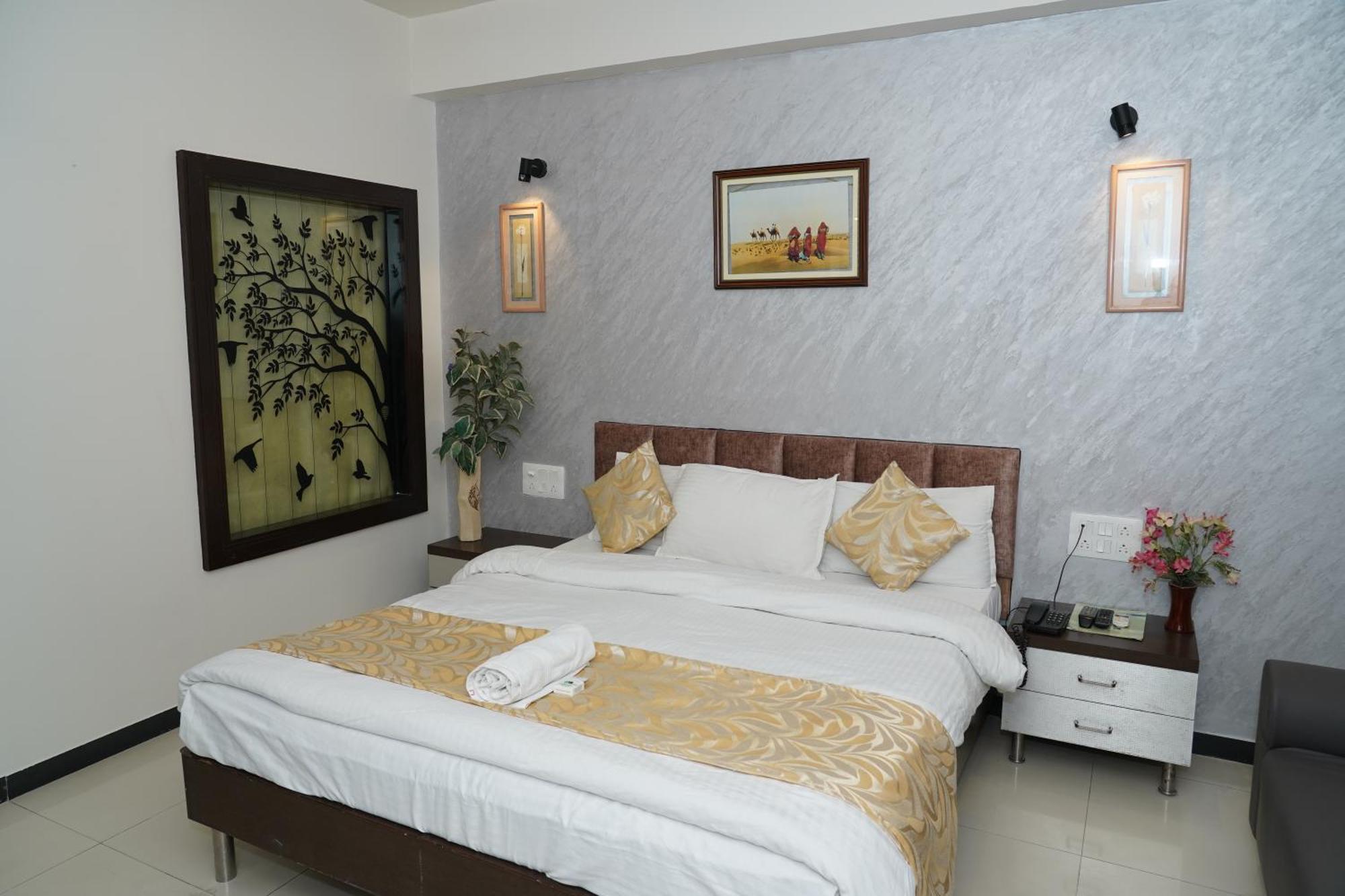 Marshall The Grand Hotel Ahmedabad Extérieur photo