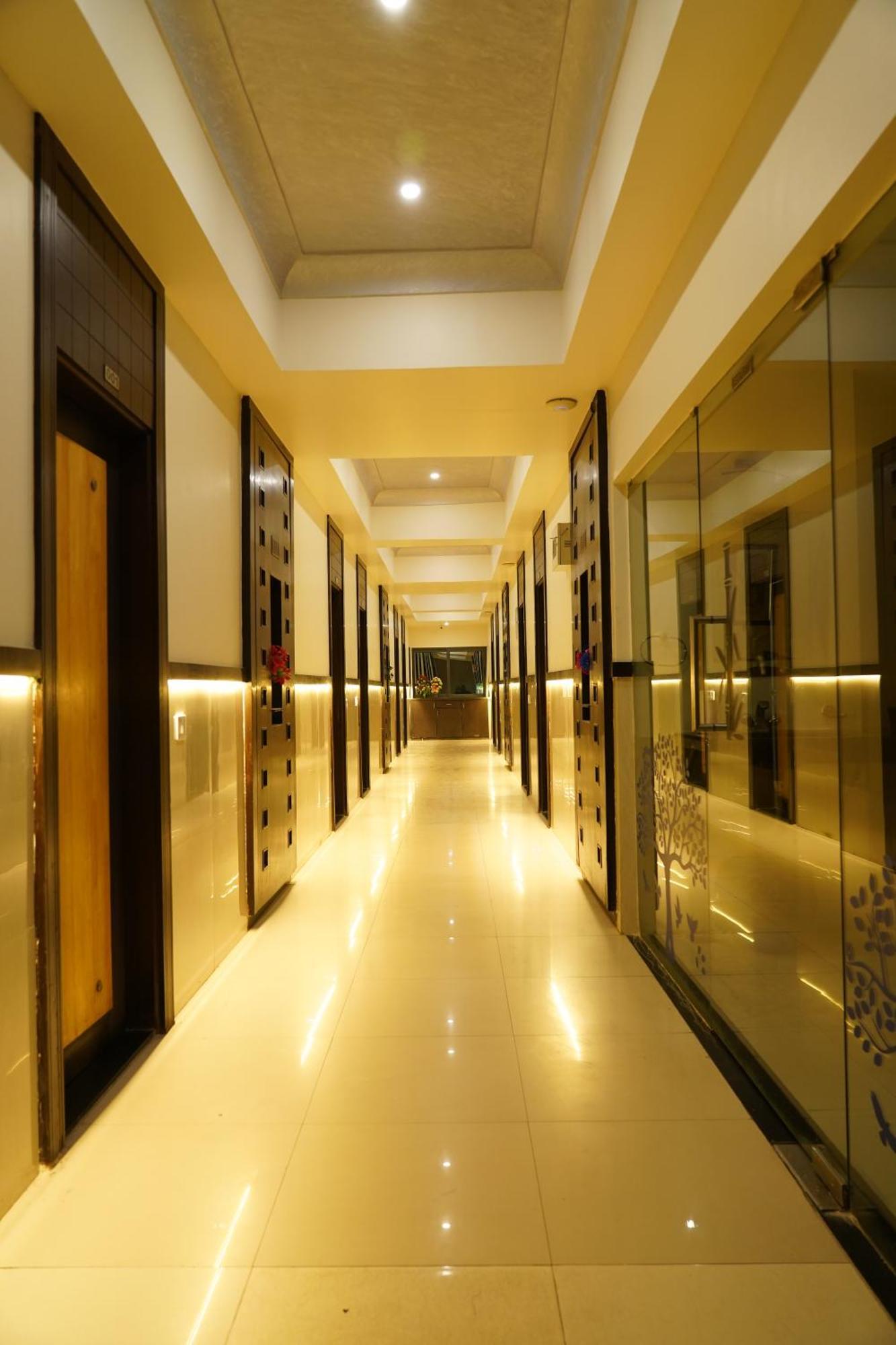 Marshall The Grand Hotel Ahmedabad Extérieur photo