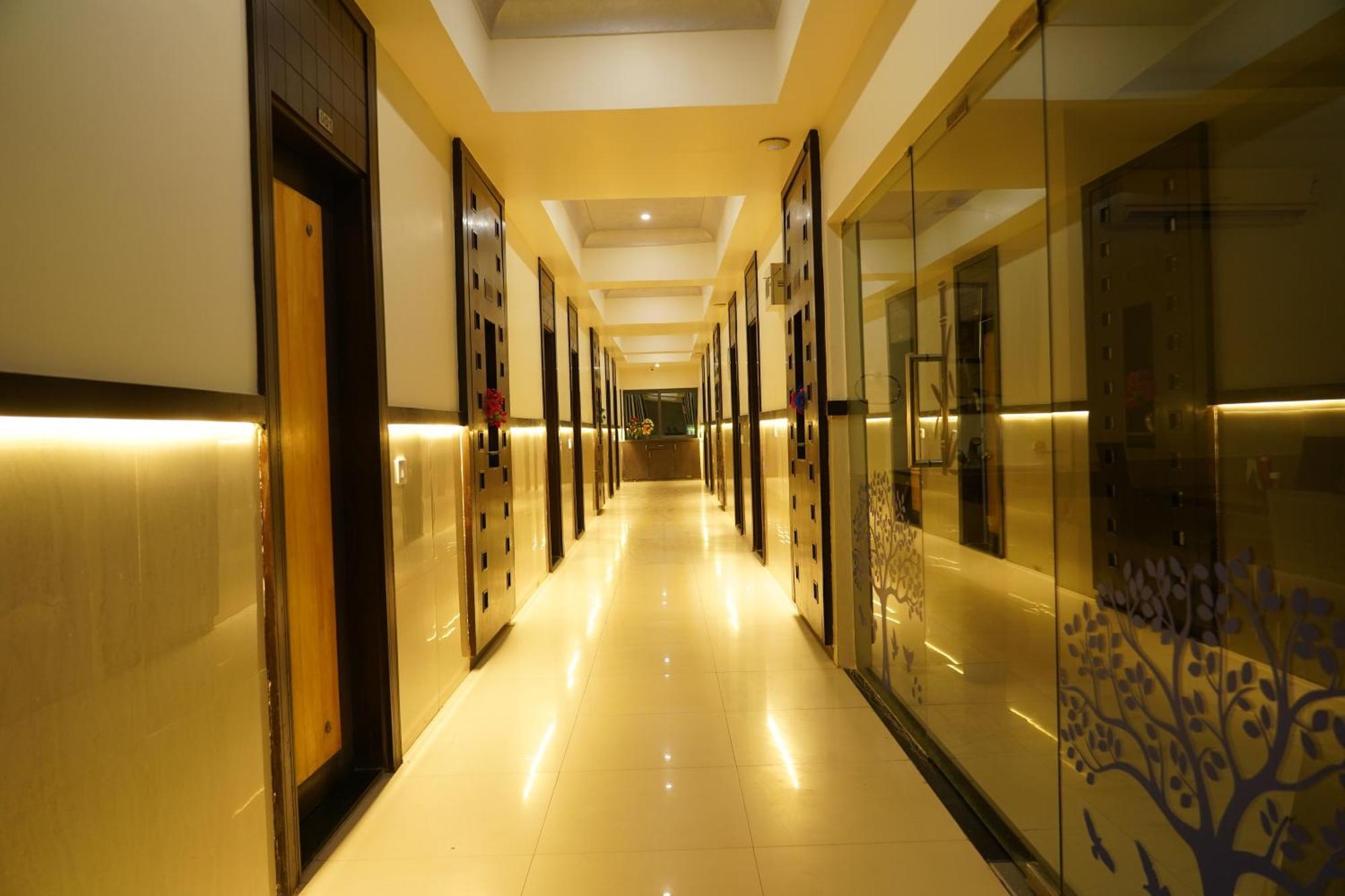 Marshall The Grand Hotel Ahmedabad Extérieur photo