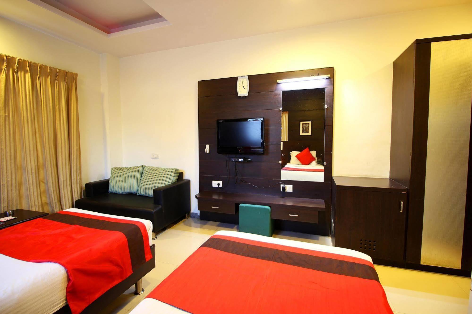 Marshall The Grand Hotel Ahmedabad Extérieur photo