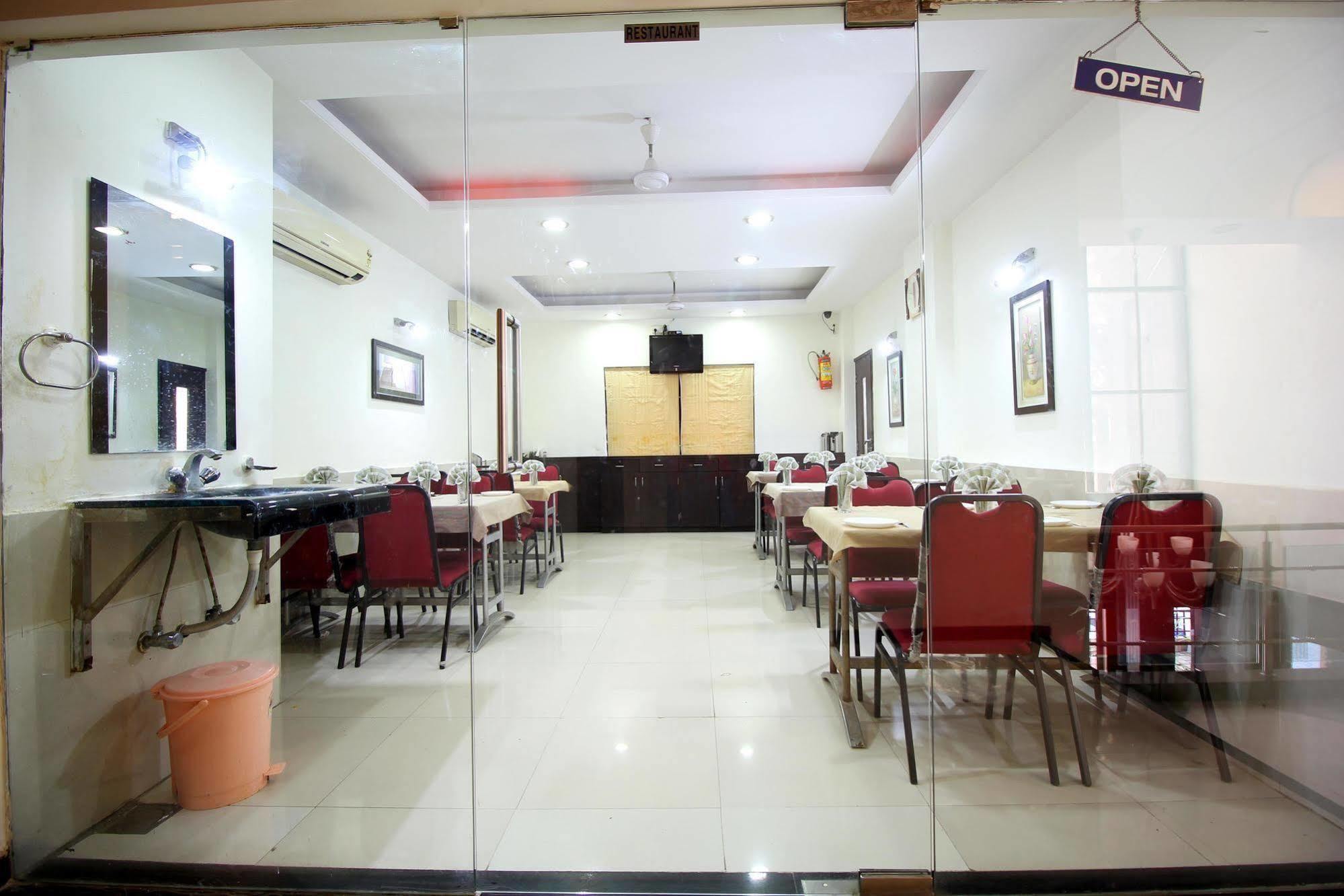 Marshall The Grand Hotel Ahmedabad Extérieur photo